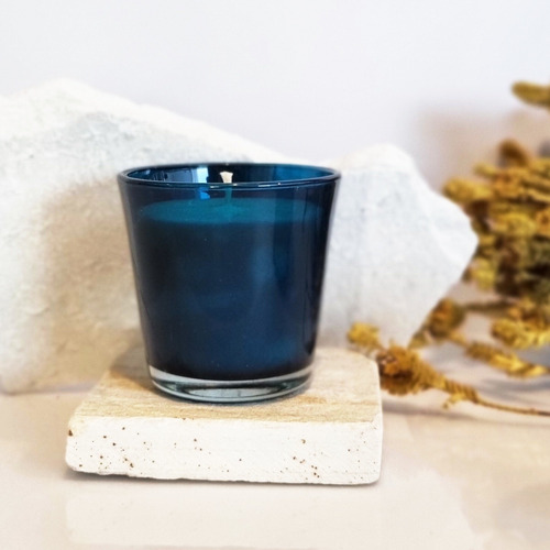Imagem 3 de 4 de Vela Vegetal Aroma Alecrim - Azul - Bendita Vela
