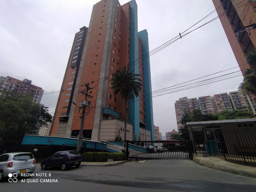 Apartamento Remodelado Con Amplio Balcon En Loma De Los Bernal, Urbanizacion Alizares, Cerca De Centro Comercial Arkadia