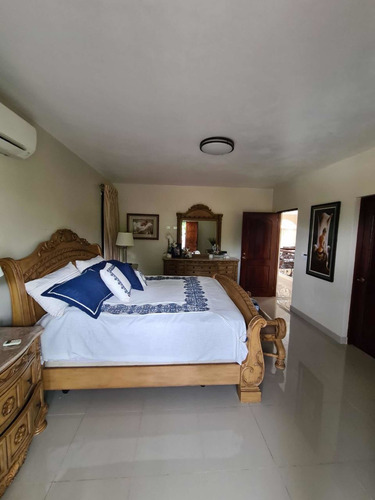 Imagen 13 de 30 de Casa De Oportunidad Con Piscina En Residencial Cerrado