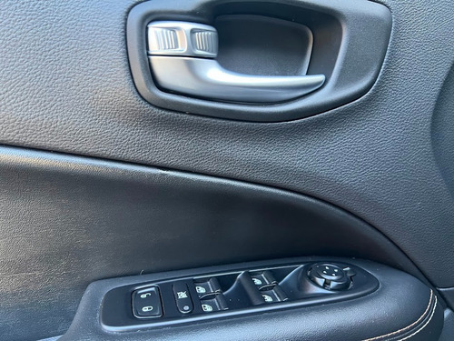 Imagen 19 de 25 de Jeep Compass Sport 2018 / 41000km Unico Dueño