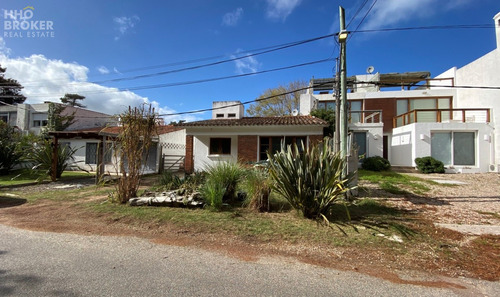 Casa En Venta. La Barra. A Pasos Del Mar. Ubicación Espectacular.