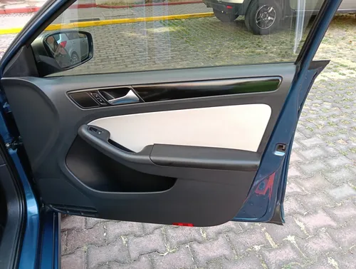 Volkswagen Jetta 2.0 Live At