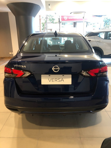 Imagen 5 de 15 de Nissan Versa Exclusive Cvt