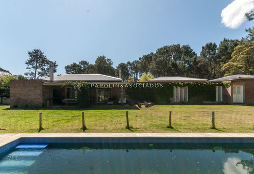 Casa De 3 Dormitorios En Burnett, Punta Del Este- Ref: 2485