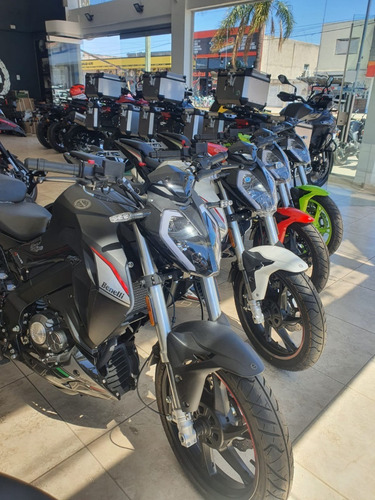 Imagen 3 de 15 de Benelli 180 S