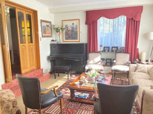 Excelente Casa Ubicada En Daniel De La Vega , Las Condes