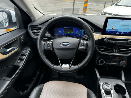 Ford Escape 2.5 titanium hev