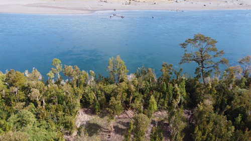 Maravillosa Parcela A Orilla Del Río Yelcho, Patagonia.
