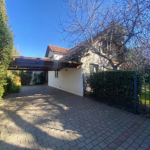 Casa En Arriendo 5 Dorm. Cercana A Colegios. Las Condes