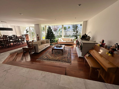 Casa Remodelada Y Llena De Espacios En El Corazón De Pedregal De San Francisco