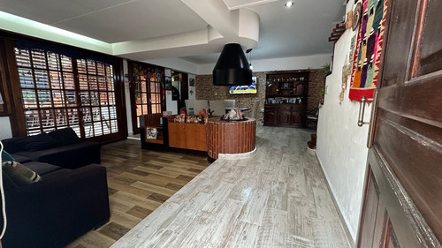 Casa 4 Ambientes Con Patio, Venta R. De Escalada