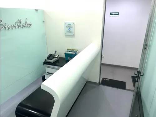 Vendo Consultorio Global Medical Center Santa Barbara -7-