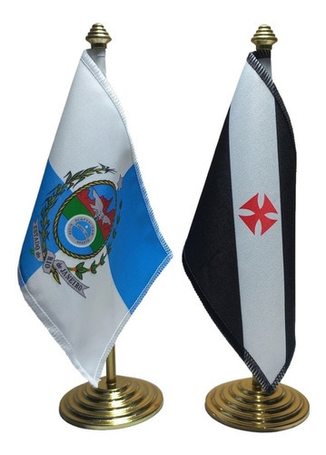 Bandera de Río de Janeiro y mesa de Vasco Da Gama con mástil