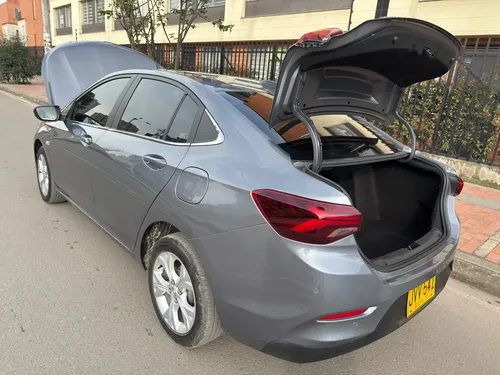 Chevrolet Onix 1.0T Premier Sedan At