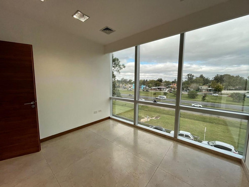 Imagen 7 de 22 de Oficina En Alquiler Y Venta En Office Iv, Con Cocheras, Y Despachos. Muy Amplia Y Luminosa.