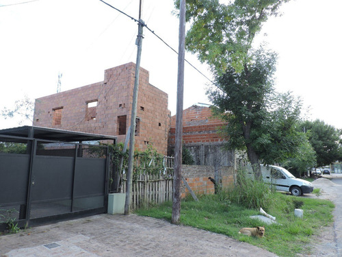 Imagen 6 de 10 de Terreno Con Casa Sin Terminar Fisherton!