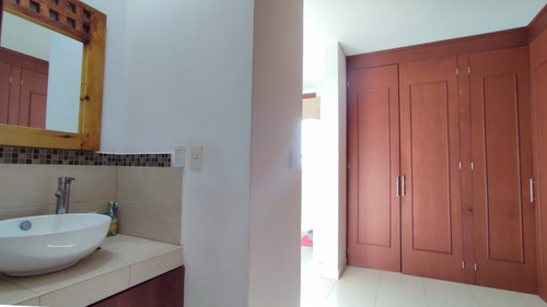 Casa En Venta En Colinas Del Bosque 3ra Seccion, Corregidora, 5 Habitaciones