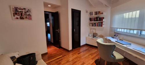 En Venta En Palomar A Dos Cuadras Estacion Unico Chalet 8 Ambientes Piscina Quincho Impecable Ficha 9888