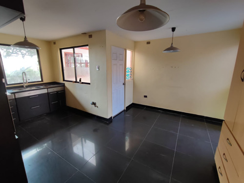 Casa 3 Habitaciones En Venta, Huascar