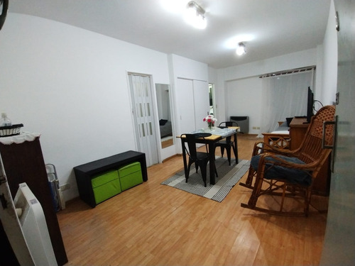 Venta De Monoambiente Con Terraza De 100m2 En Barrio Norte