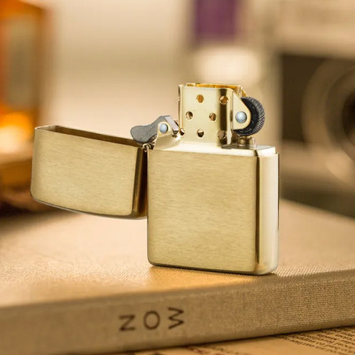 Encendedor Zippo 204B color dorado esmerilado cepillado brushed brass