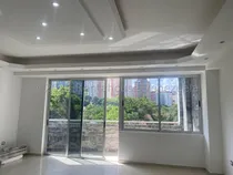 Comprar Te Ofrecemos En Venta Amplio Comodo E Iluminado Apartamento Con Vista Panoramica,cada Habitacion Con Su Baño Cocina Moderna Con Tope De Granito,habitaciones Con Closet Y Baños Con Pareduche,