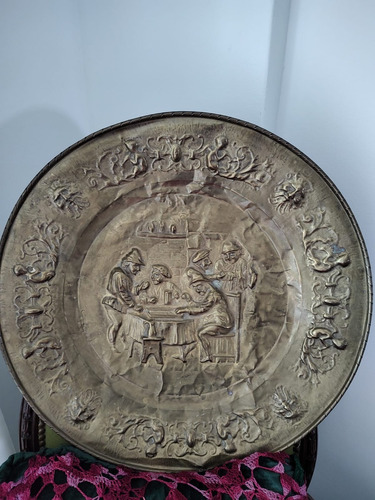 Gran Plato De Bronce Repujado Antiguo