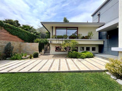 Casa En Venta De 5 Dorm. En Las Condes