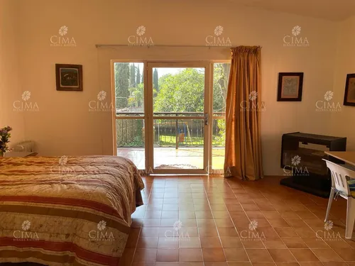 Venta Casa Jardín Con Bosque - V270
