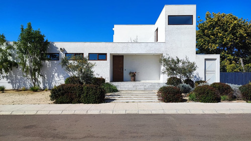 Oportunidad: Casa En Marbella A Una Fracción Del Precio