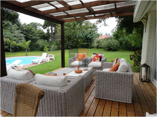 Zona Golff, Casa En Excelente Estado- Ref: 8756
