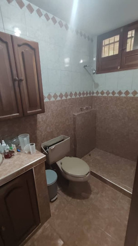 Casa En Trigal Sur, Valencia, De 2 Niveles, Para Remodelar. Gg.p