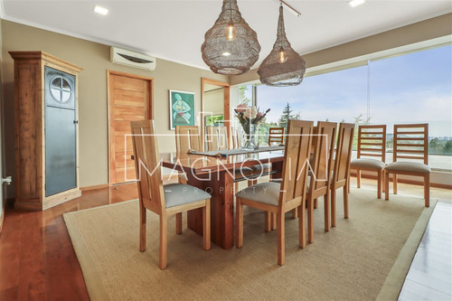 Casa En Arriendo De 6 Dorm. En Las Condes