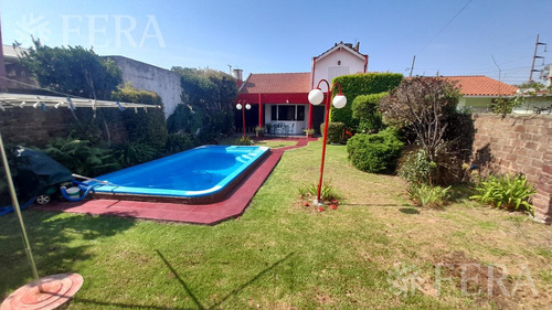 Venta Casa De 4 Ambientes Con Piscina En Quilmes Oeste