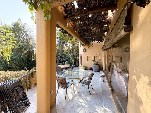 Hermosa Casa En Venta De 5 Dorm. En Las Condes