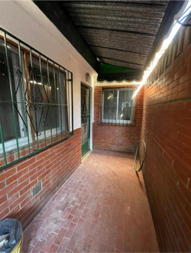 Imagen 10 de 12 de Ph En Venta De 2 Ambientes Con Patio En Sarandi Oportunidad