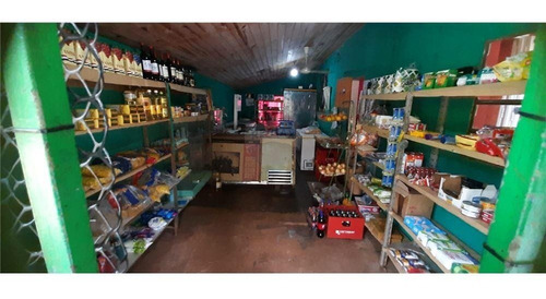 Vendo Casa Con Salón Comercial En El Barrio Los Arrabales: 3 Habitaciones Y Un Baño