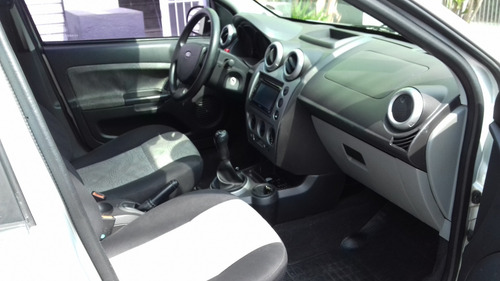 Ford Fiesta Sedan 1.6 Completo 2008 $ 17990 Financia