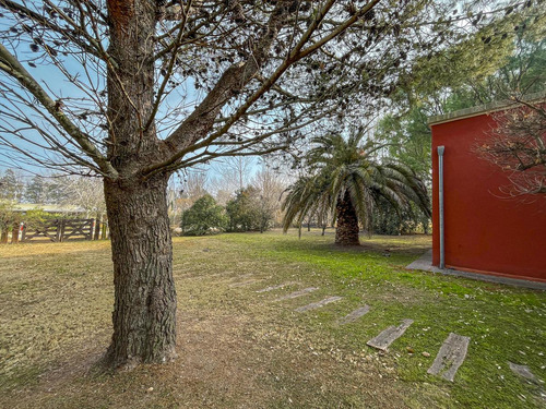 Casa De 3 Dormitorios Con 492 M2 Y Lote De 2.860 M2 En Los Raigales Roldan