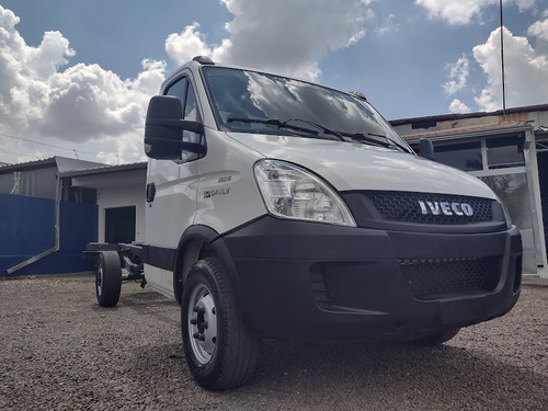 Iveco Daily 35s14 Ultilitario Baú
