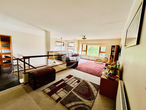 Casa En Venta De 7 Dorm. En Los Dominicos Antiguo