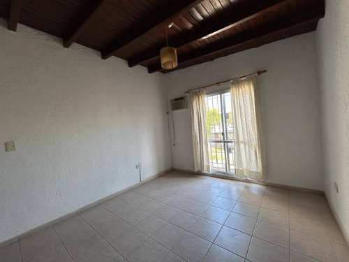 Dúplex En Venta De 2 Dormitorios C/ Cochera En Godoy Cruz