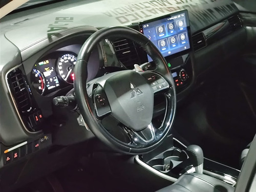 Imagem 10 de 20 de Mitsubishi Outlander 3.0 Gt 4x4 V6 24v 2017