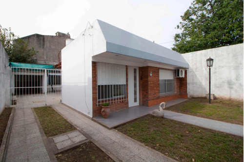 Venta Casa De 3 Ambientes Patio José León Suárez 