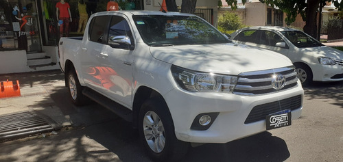 Imagen 4 de 11 de Toyota Hilux 4x4 D/c Srv 2.8 Tdi 6 M/t