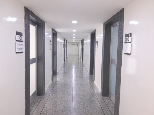 Imagen 10 de 15 de Consultorio Medico En Alquiler En Excelente Ubicacion En Centro Profesional De Coro 04126887776 23-3901