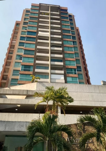 Ruben Del Corral Alquila Apartamento En Res Alameda Suites, Urb El Parral,