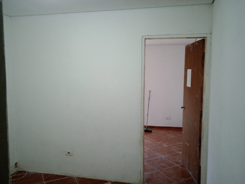 Casa Com Garagem 3 Cômodos Com Banheiro