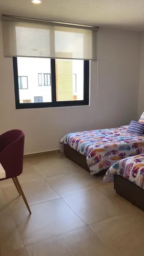 Se Vende Casa Entre El Refugio Y Zibata, 3 Recamaras, 2.5 Baños, Jardín, Roof Ga