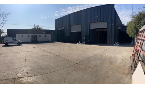 Arriendo Bodega De 219 M² En El Salto, Recoleta.
